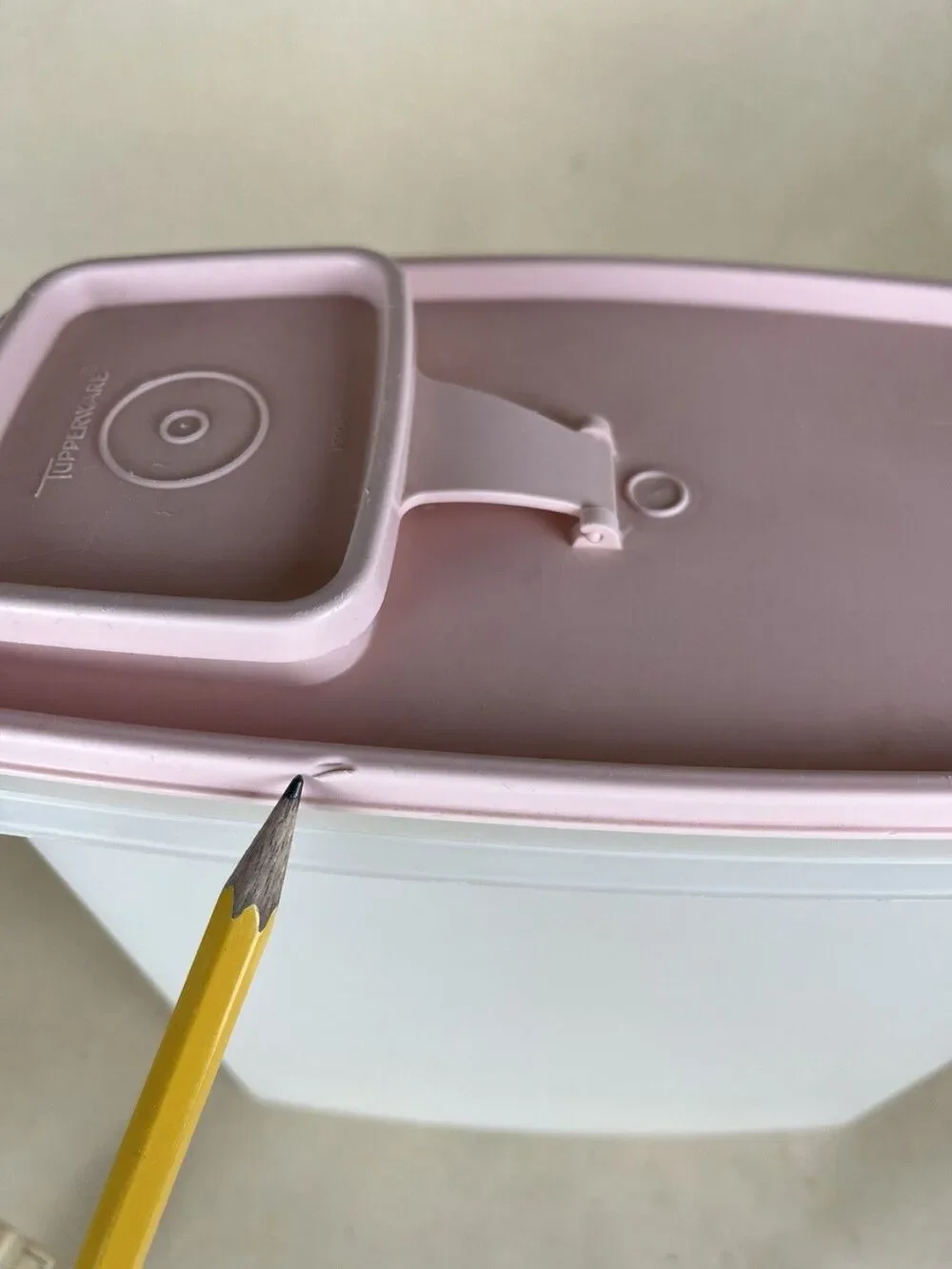 VTG Tupperware 469-6, 1588-3 Pour & Store Cereal Keeper Pink Lid TIGHT No Yellow